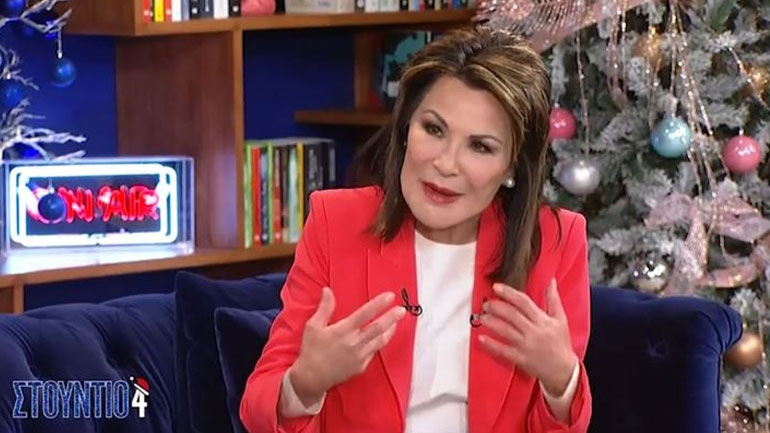 Η Γιάννα Αγγελοπούλου – Δασκαλάκη αποκαλυπτεί την ηλικιά της και απαντά για τις αισθητικές επεμβάσεις