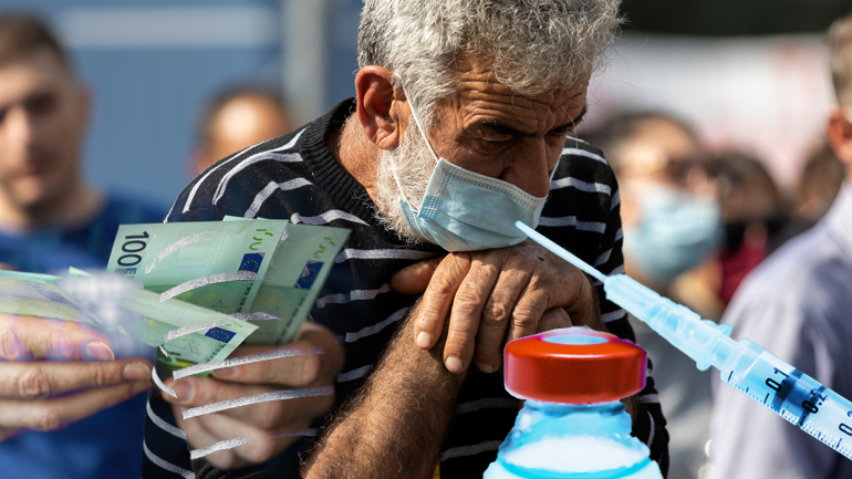 Διευκρινίσεις για την υποχρεωτικότητα και το πρόστιμο στους άνω των 60