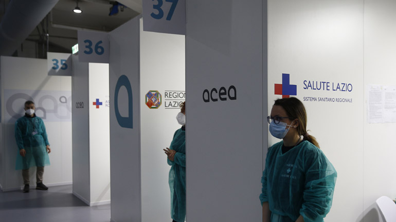 Ιταλία: Με… ψεύτικο χέρι σιλικόνης παρουσιάστηκε 50χρονος για να εμβολιαστεί