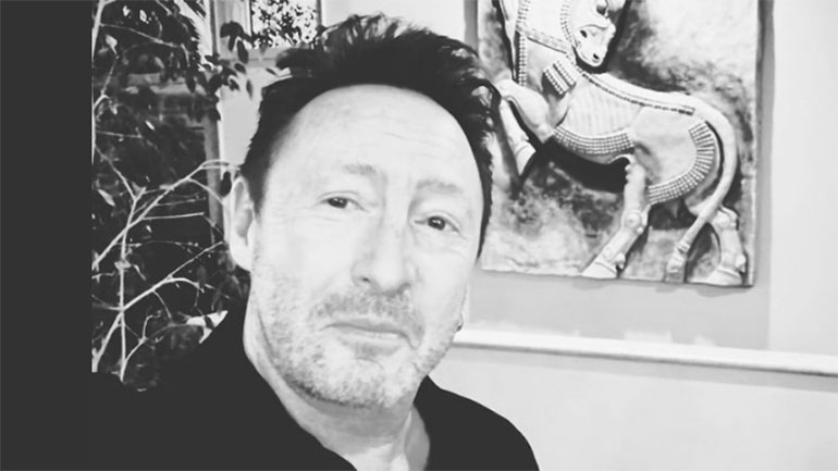 Τζούλιαν Λένον και η Πόρσια ντε Ρόσι συνεργάζονται σε συλλογή φωτογραφιών