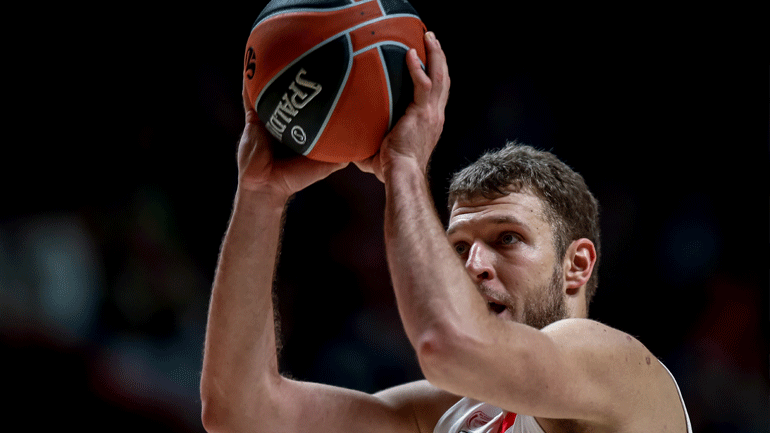 Βεζένκοφ: «Κερδίσαμε σε μία δύσκολη έδρα»