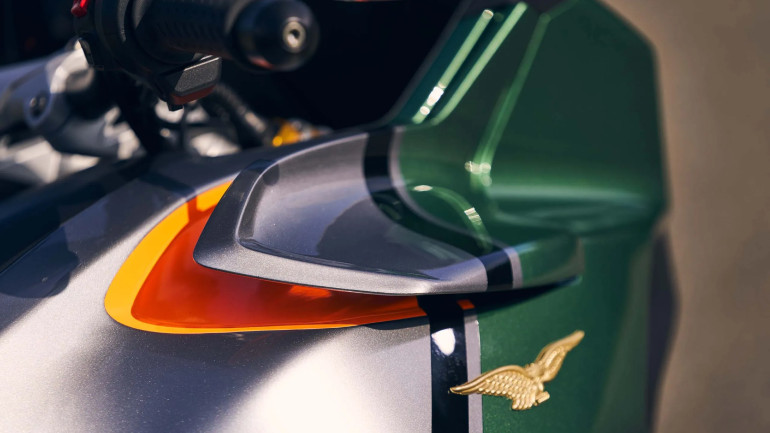 Τα ενεργητικά αεροδυναμικά πτερύγια της V100.