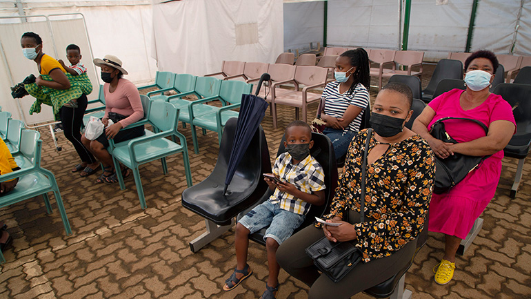 Η Νότια Αφρική εισέρχεται στο τέταρτο κύμα της πανδημίας λόγω του στελέχους Όμικρον