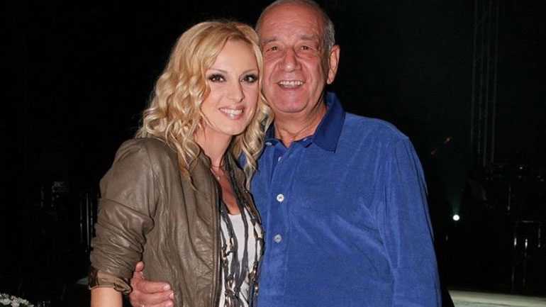 Πέγκυ Ζήνα: «Ο Δημήτρης Μητροπάνος ανακοίνωσε την εγκυμοσύνη μου»