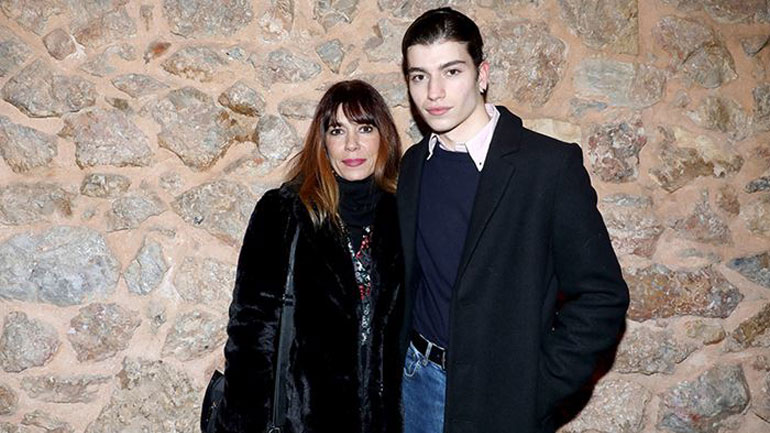 H Mυρτώ Αλικάκη σε σπάνια δημόσια εμφάνιση με τον γιο της Δημήτρη Λαγούτη H Mυρτώ Αλικάκη σε σπάνια δημόσια εμφάνιση με τον γιο της Δημήτρη Λαγούτη