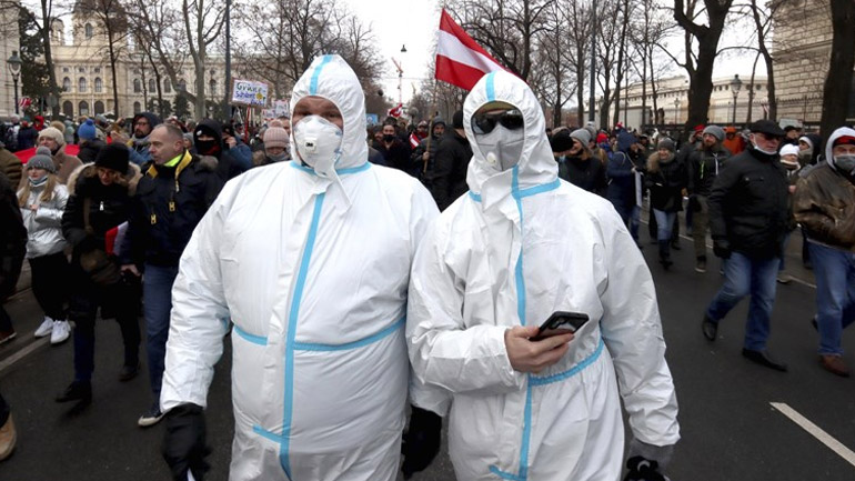 Αυστρία: Δεκάδες χιλιάδες διαδηλωτές κατά της καραντίνας