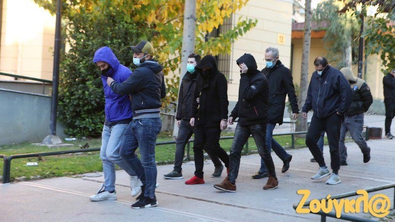 Προφυλακιστέοι κρίθηκαν τρεις από τους κατηγορουμένους για συμμετοχή στο κύκλωμα παράνομων ελληνοποιήσεων