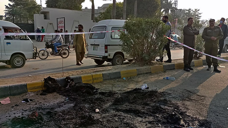 Πακιστάν: Άγρια δολοφονία διευθυντή εργοστασίου από όχλο εργατών που τον κατηγορούσαν για βλασφημία
