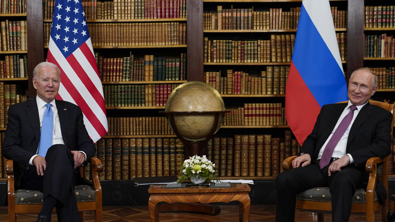 Μπάιντεν: Θα συζητήσω τη ρωσο-ουκρανική κρίση με τον Πούτιν