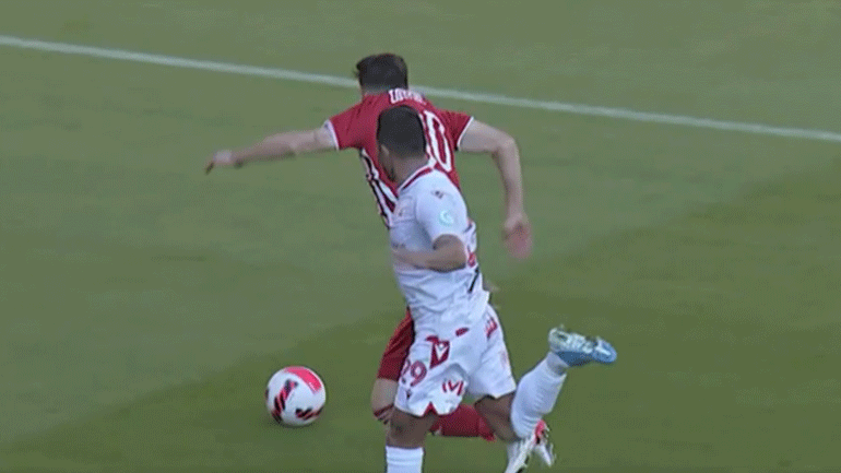 Πέναλτι για τον Ολυμπιακό Β’ μετά από επική βουτιά του Σουρλή!