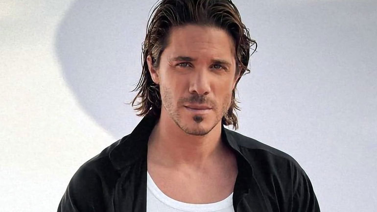 Νίκος Οικονομόπουλος: Διαρρήκτες εισέβαλαν στο σπίτι του τραγουδιστή