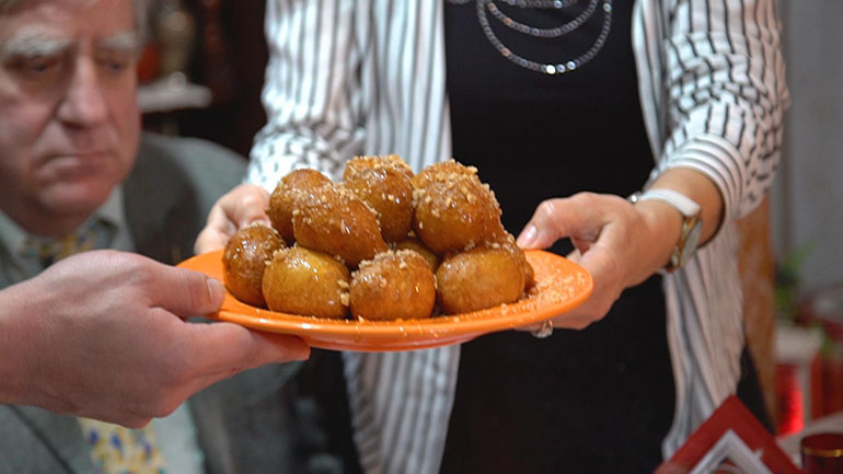 «Το έθιμο της τηγανίτας του Αγίου Σπυρίδωνα» στην Κέρκυρα