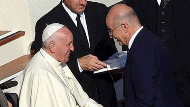 Ο Ν. Δένδιας θα αποχαιρετήσει τον Πάπα Φραγκίσκο