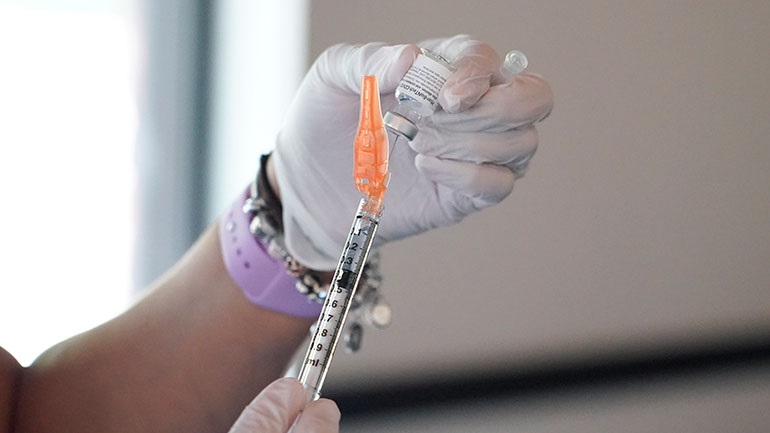 Η αποτελεσματικότητα και η ασφάλεια τεσσάρων δόσεων ενός mRNA εμβολίου σε μεταμοσχευμένους ασθενείς