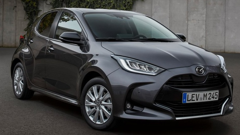 Δεν είναι το Yaris αυτό που βλέπετε! Είναι το νέο Mazda 2