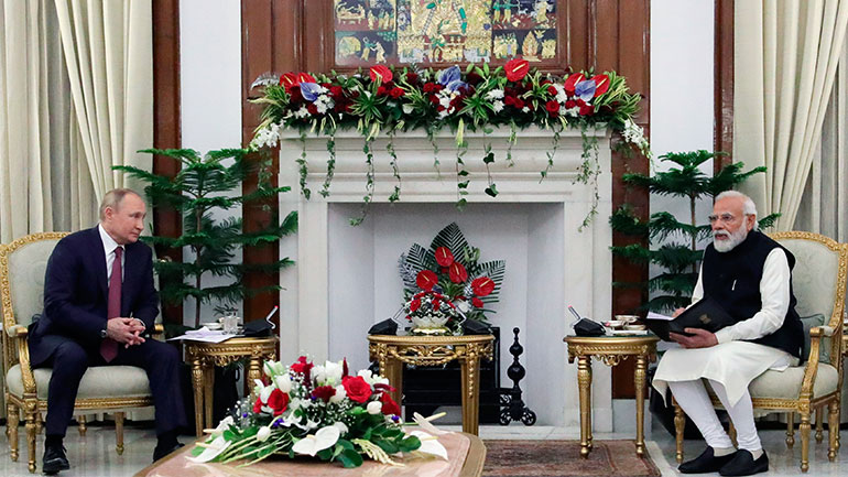 Διευρύνεται η στρατιωτική συνεργασία Ρωσίας – Ινδίας