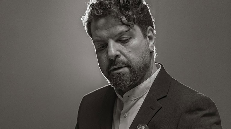 Ηλίας Μακρίδης και Μάνος Ξυδούς υπόσχονται πως «Τα Χριστούγεννα θα είσαι εδώ»