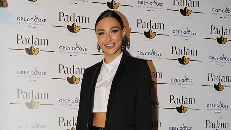 H Nαυσικά Παναγιωτακοπούλου έδειξε μια μοντέρνα παραλλαγή του κλασσικού κοστουμιού