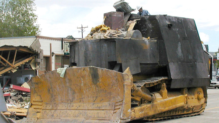 Ο οξυγονοκολλητής που έφτιαξε αυτοσχέδιο τανκ και γκρέμισε μία πόλη