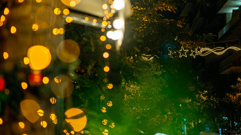 Το Χριστουγεννιάτικο Λαϊκό Λαχείο φωτίζει τις βόλτες στην Πατριάρχου Ιωακείμ