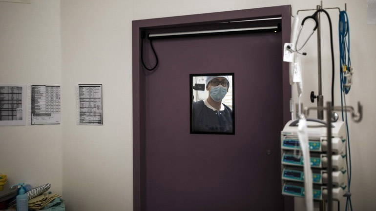 Γαλλία-Covid-19: Η περιφέρεια του Παρισιού ενεργοποιεί σχέδιο έκτακτης ανάγκης στα νοσοκομεία