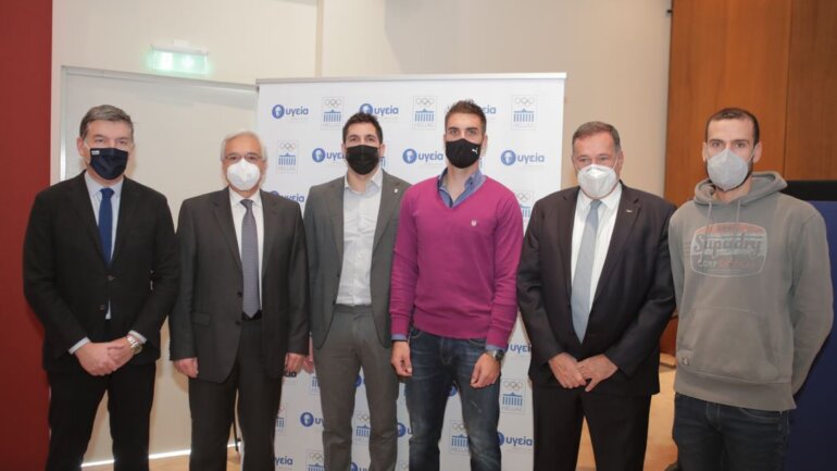 Από αριστερά: κ. Στέφανος Χανδακάς, Πρόεδρος του ΜΗΤΕΡΑ και  Β’ Αντιπρόεδρος της Ελληνικής Ολυμπιακής Επιτροπής, κ. Ανδρέας Καρταπάνης, Πρόεδρος και Διευθύνων Σύμβουλος του ΥΓΕΙΑ & Διευθύνων Σύμβουλος του ΜΗΤΕΡΑ, κ. Γιάννης Φουντούλης, Αρχηγός της εθνικής ομάδας υδατοσφαίρισης, και Αργυρός ολυμπιονίκης του Τόκιο, κ. Στέφανος Ντούσκος, Χρυσός Ολυμπιονίκης του Τόκιο στην κωπηλασία, κ. Σπύρος Καπράλος, Προέδρος της Ελληνικής Ολυμπιακής Επιτροπής και Μέλος της Διεθνούς Ολυμπιακής Επιτροπής, Αξίζει να σημειωθεί ότι το ΥΓΕΙΑ, ήδη από το 2018, στηρίζει ενεργά τις προσπάθειες των αθλητών καλύπτοντας δωρεάν τις υγειονομικές τους ανάγκες, ως Υπερήφανος Υποστηρικτής της Ελληνικής Ολυμπιακής Ομάδας. 