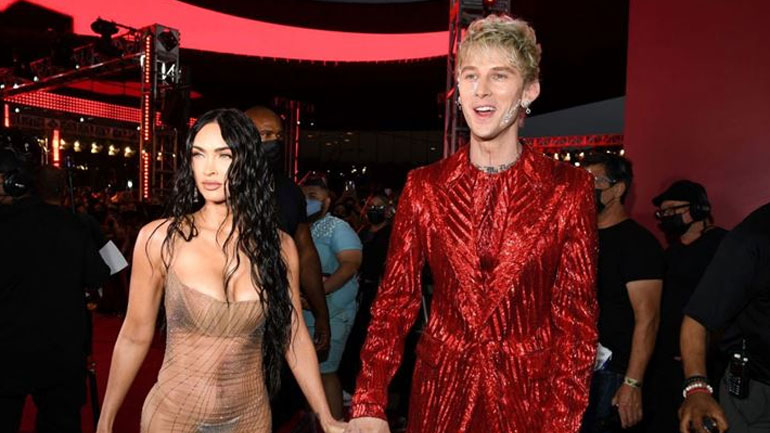 Machine Gun Kelly: Ο σύντροφος της Megan Fox εμφανίστηκε με ροζ νύχια
