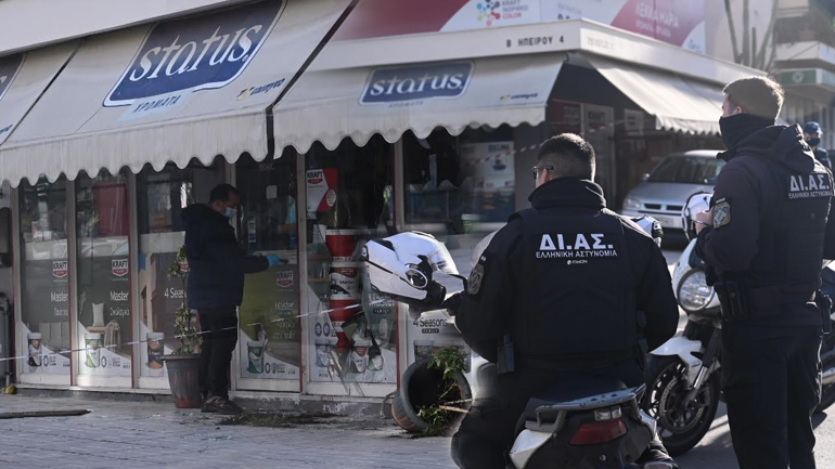 Σκότωσε με αλλεπάλληλες μαχαιριές τον σύντροφο της μητέρας του