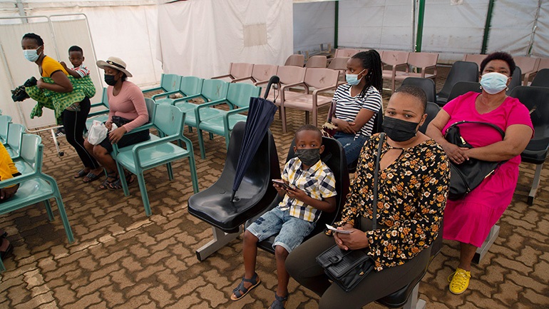 Aφρική: Αύξηση περιστατικών Covid λόγω της Όμικρον, αλλά όχι στις μονάδες εντατικής θεραπείας