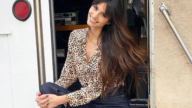 Rainbow Nails: H Hλιάνα Παπαγεωργίου υιοθέτησε την πιο παιχνιδιάρικη τάση στο μανικιούρ