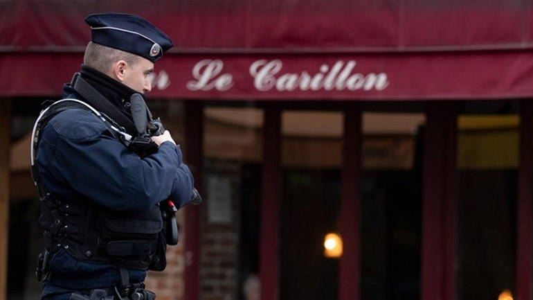 Γαλλία: Συνελήφθησαν δύο ύποπτοι που σχεδίαζαν επιθέσεις με μαχαίρια την περίοδο των Χριστουγέννων