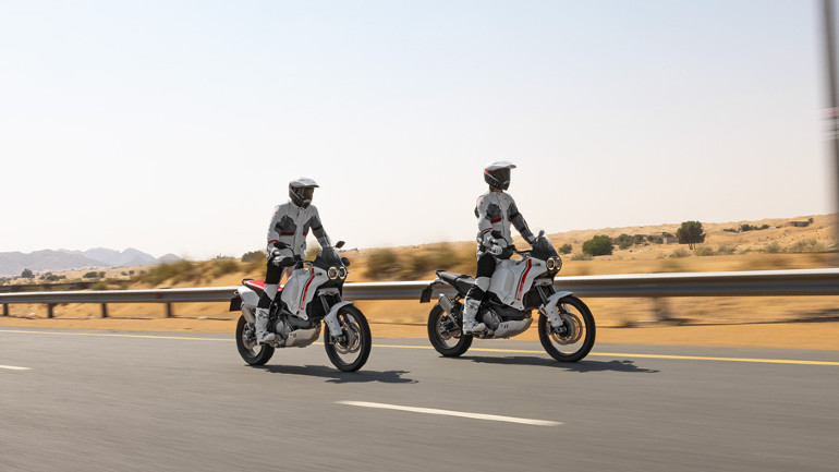 Δεν είναι φτιαγμένο μόνο για χώμα και έρημο, πάει και στην άσφαλτο!