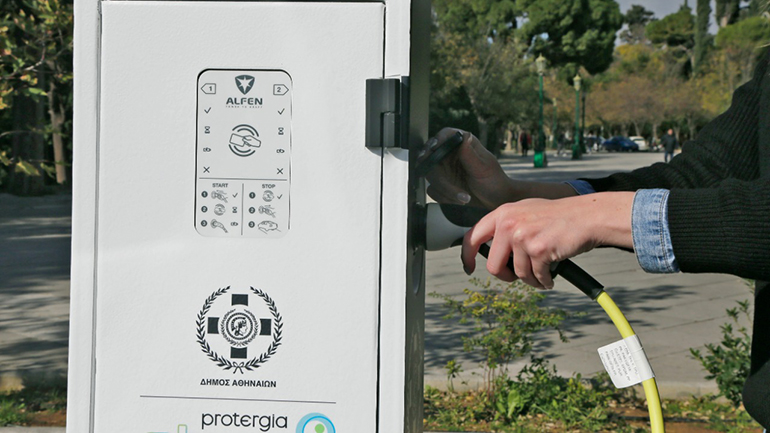 Protergia Charge: Το μέλλον της ενέργειας και της ηλεκτροκίνησης έχει ήδη φτάσει στο Δήμο Αθηναίων