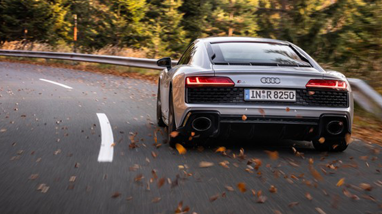 Το R8 είναι το τελευταίο supercar της Audi με θερμικό μοτέρ