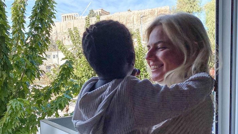 Χριστίνα Κοντοβά: Ολοκληρώθηκε η διαδικασία υιοθεσίας της Ada και επέστρεψαν στο σπίτι της στην Αθήνα