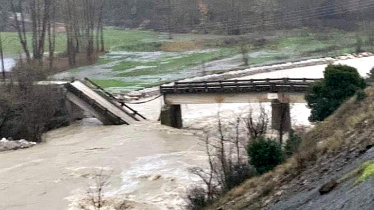 Ιωάννινα: Κατέρρευσε γέφυρα στον Άραχθο