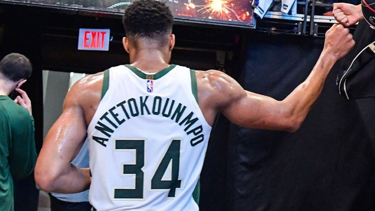 Κορυφαίος μπλοκέρ στα χρονικά των Μπακς ο Αντετοκούνμπο