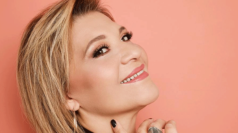 Γιώτα Νέγκα: «Tραγουδώντας την Ευτυχία» στο Θέατρο Ακροπόλ