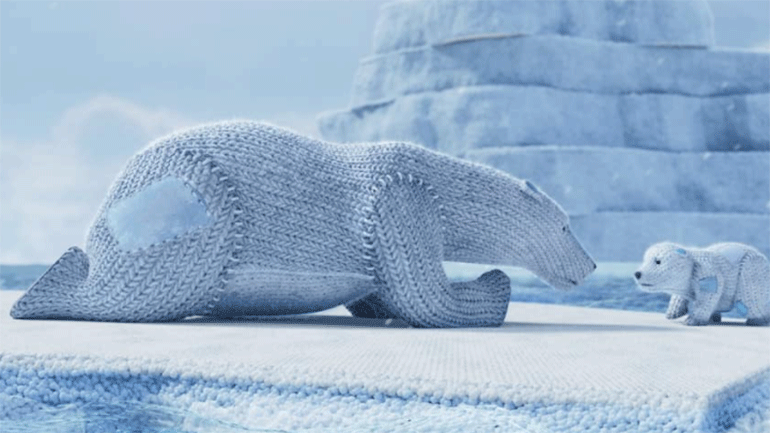 «Μετανάστες»: Μια πολική αρκούδα και το μωρό της τρέπονται σε φυγή λόγω κλιματικής καταστροφής