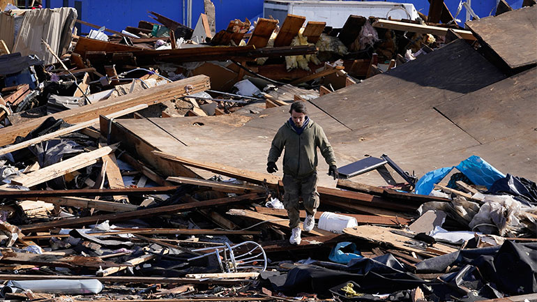 ΗΠΑ: Τουλάχιστον 70 νεκροί από τους ανεμοστρόβιλους σε έξι πολιτείες