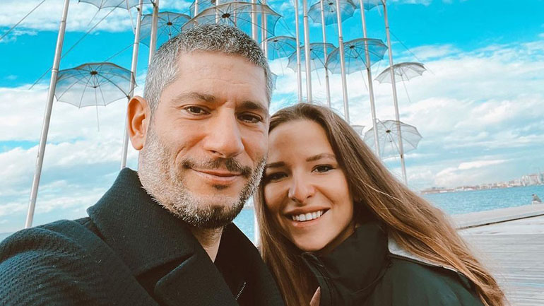 Εριέττα Κούρκουλου-Βύρωνας Βασιλειάδης: Το τρυφερό φιλί με φόντο τη Νέα Παραλία Θεσσαλονίκης