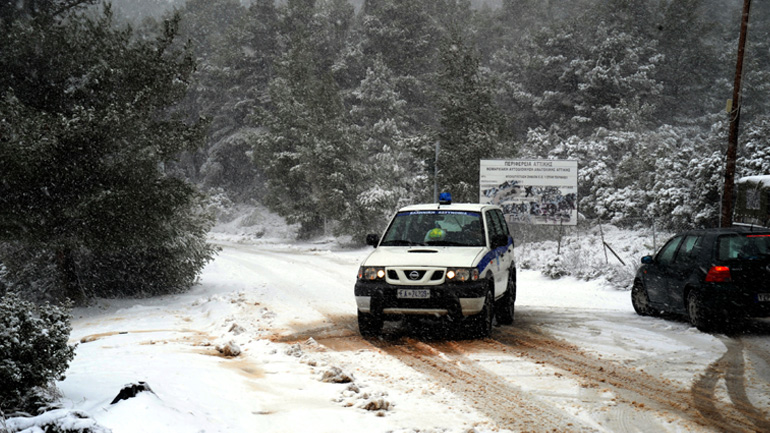 Έπεσαν τα πρώτα χιόνια σε ορεινές περιοχές της Θεσσαλονίκης- Σε ποια σημεία χρειάζονται αντιολισθητικές αλυσίδες