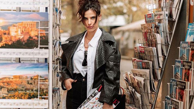 H Χριστίνα Μπόμπα μας δείχνει πώς να φορέσουμε τα τοπ μποτάκια της σεζόν