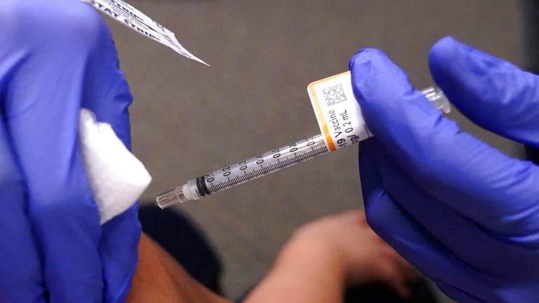 Δανία: Επισπεύδει την τρίτη δόση για να αντιμετωπίσει την Όμικρον