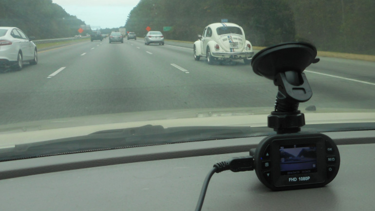 Θέλετε να μπουν κάμερες καταγραφής σε όλα τα αυτοκίνητα;