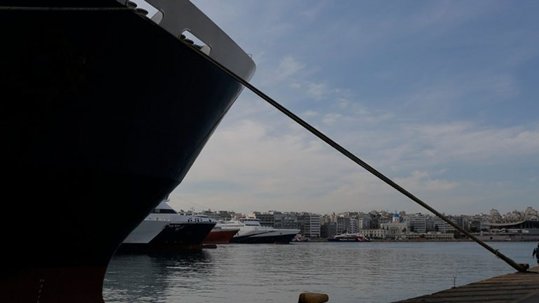 Δεμένα τα πλοία στα λιμάνια έως σήμερα τα μεσάνυχτα