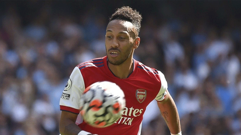 Η Άρσεναλ αφαίρεσε το περιβραχιόνιο του αρχηγού από τον Ομπαμεγιάνγκ