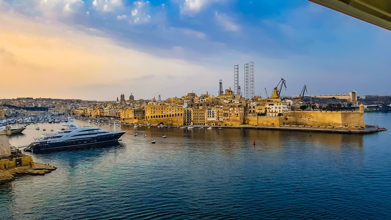 Μάλτα: Η πρώτη χώρα στην Ευρώπη που επιτρέπει την περιορισμένη καλλιέργεια και κατοχή κάνναβης