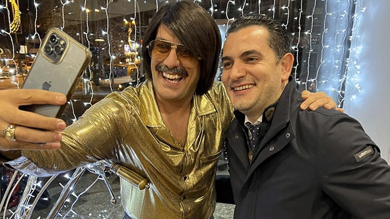 Ο Τόνι Σφήνος έδωσε το εναρκτήριο λάκτισμα στις χριστουγεννιάτικες εκδηλώσεις στον Δήμο Αγίων Αναργύρων-Καματερού