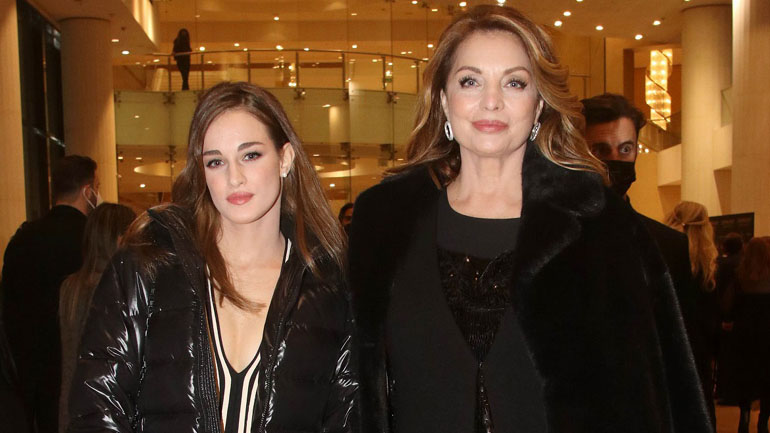 Άντζελα Γκερέκου-Μαρία Βοσκοπούλου: Με παρόμοια looks στην πρεμιέρα της ταινίας «Σμύρνη μου αγαπημένη»